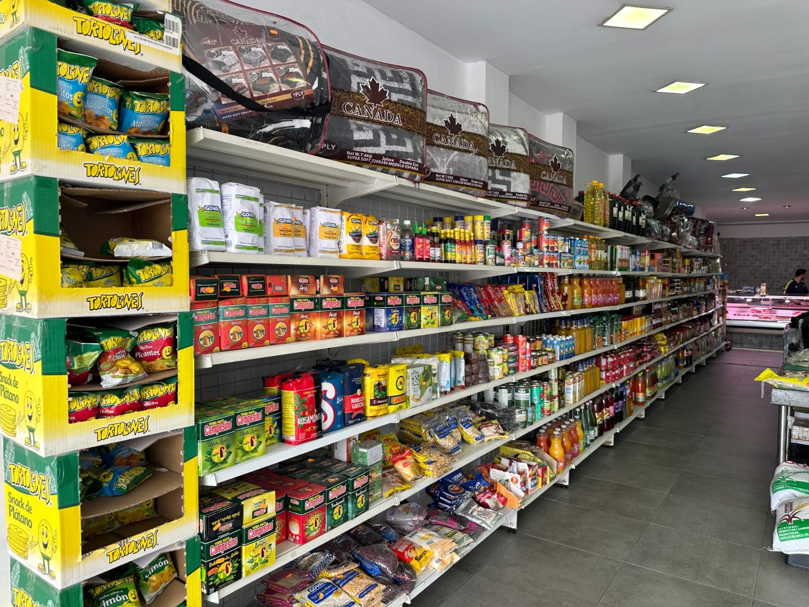 Colmado africano, marroquí y latinoamericano en Carnicería Sefiani Ca n'Anglada